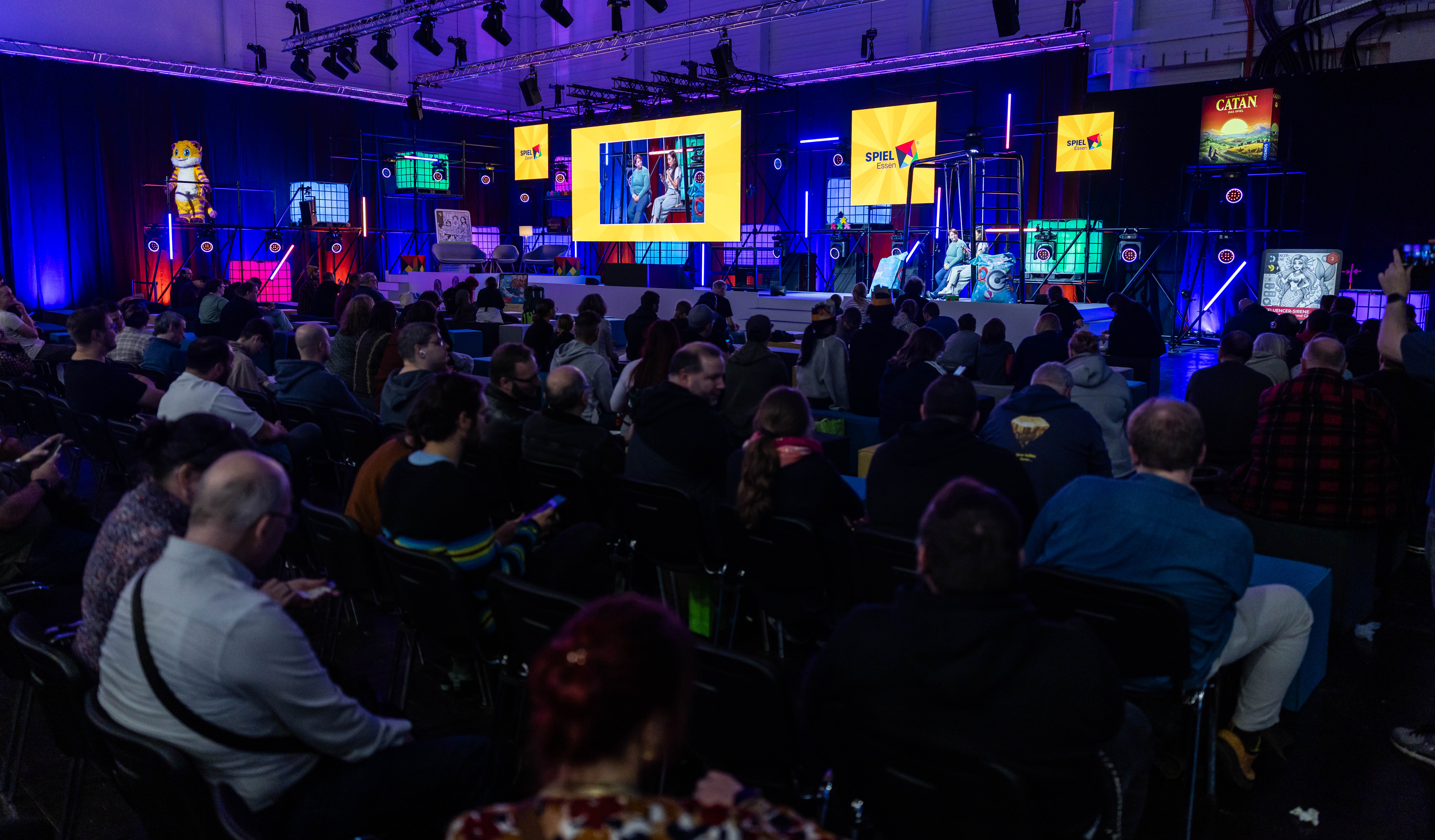 SPIEL Essen 2025 Full house an der Buhne